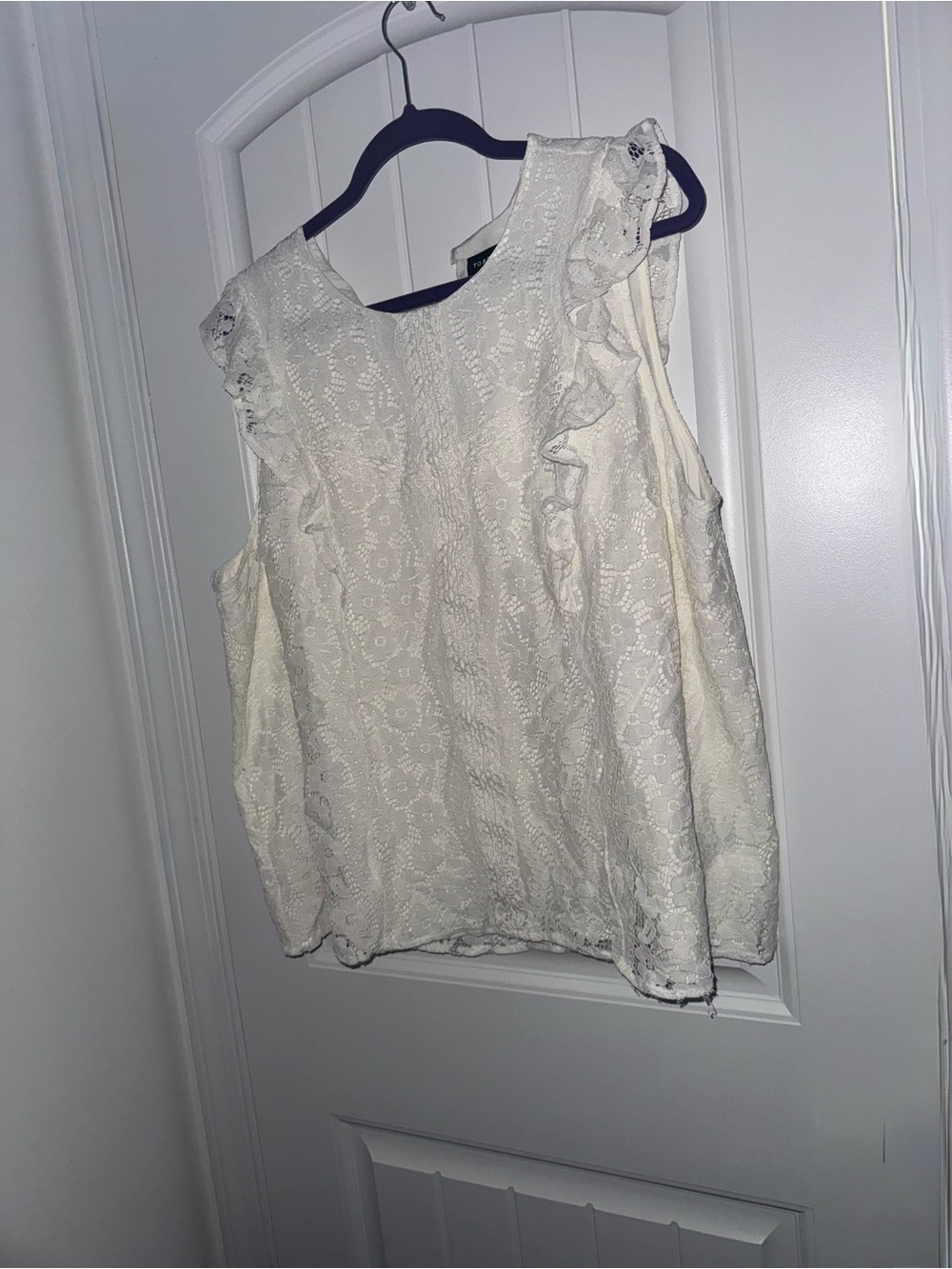 Torrid Size 2 Ivory Floral Lace Ruffle Sleeveless Top | Missing Back Button